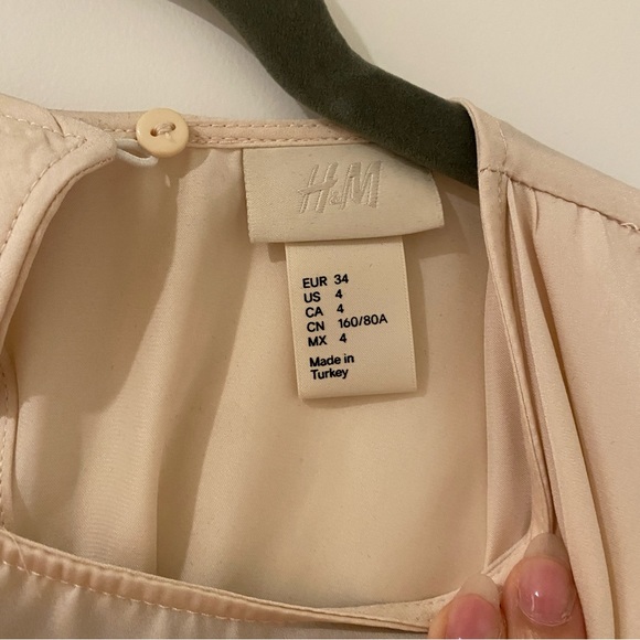 H&M Draped Blouse with Cinched Waist - Picture 3 of 3